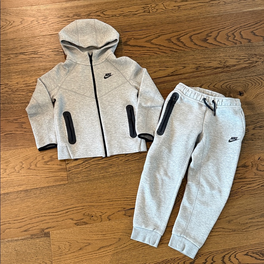 Nike Kids Sportswear Tech Fleece hoodie/pant set size M